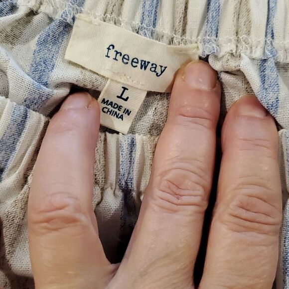 Freeway off shoulder dress blue tan stripe medium - Picture 5 of 5